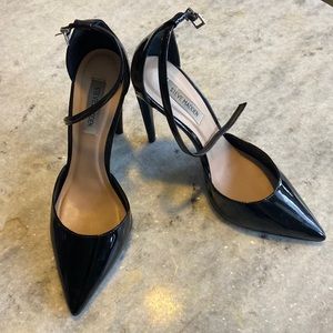Black Steve Madden ankle Strap Closed Toed heels 9.5